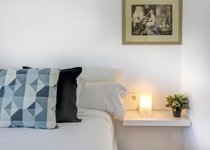 Balmins White By Hello Homes Σίτζες